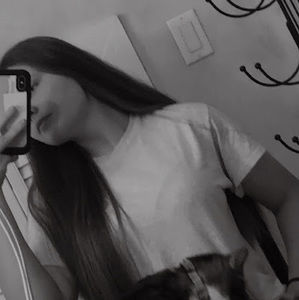 Meet your Posher, Chloe